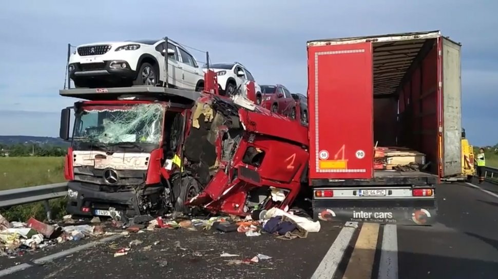 Accident cu cinci camioane în Franţa. Un şofer român şi unul ceh au murit pe loc