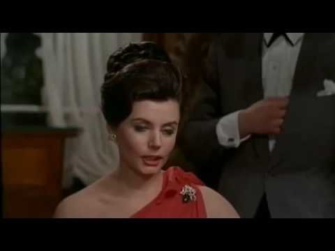 Actriţa Eunice Gayson, prima fată James Bond, a murit la vârsta de 90 de ani