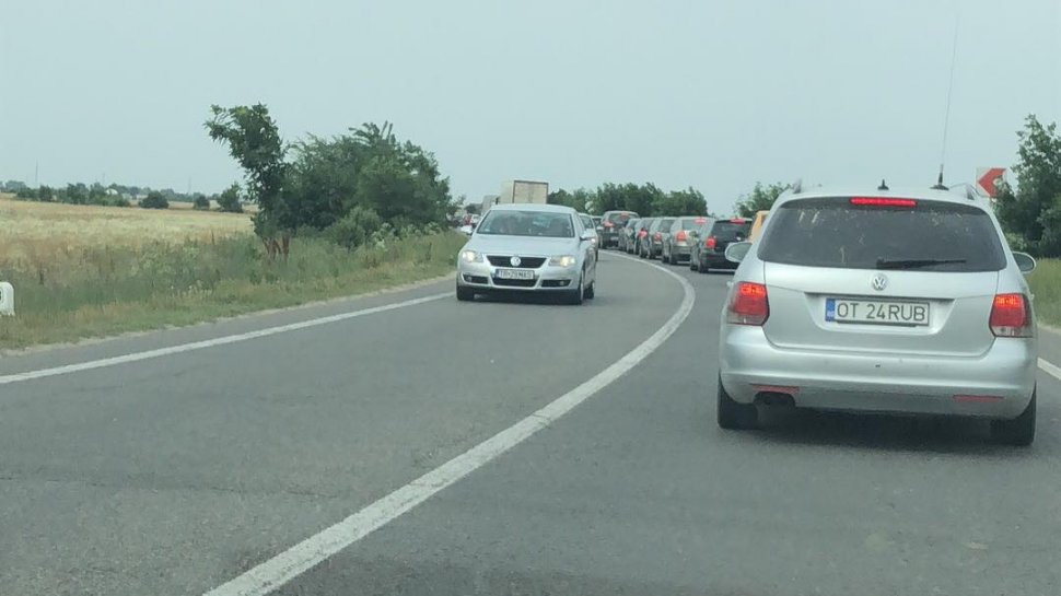 Intrările în Bucureşti s-au aglomerat, însă circulaţia nu este blocată 
