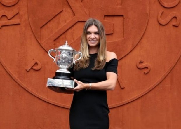 Simona Halep, campioana de la Roland Garros, a ajuns în România. Momentul aterizării (VIDEO)