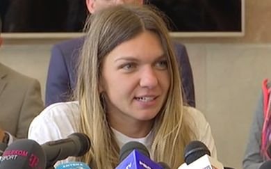 Simona Halep, prima declarație după ce a ajuns în țară:  „Acest trofeu este și al meu și al României. Rar îmi dau lacrimile pe teren. A fost un moment deosebit”