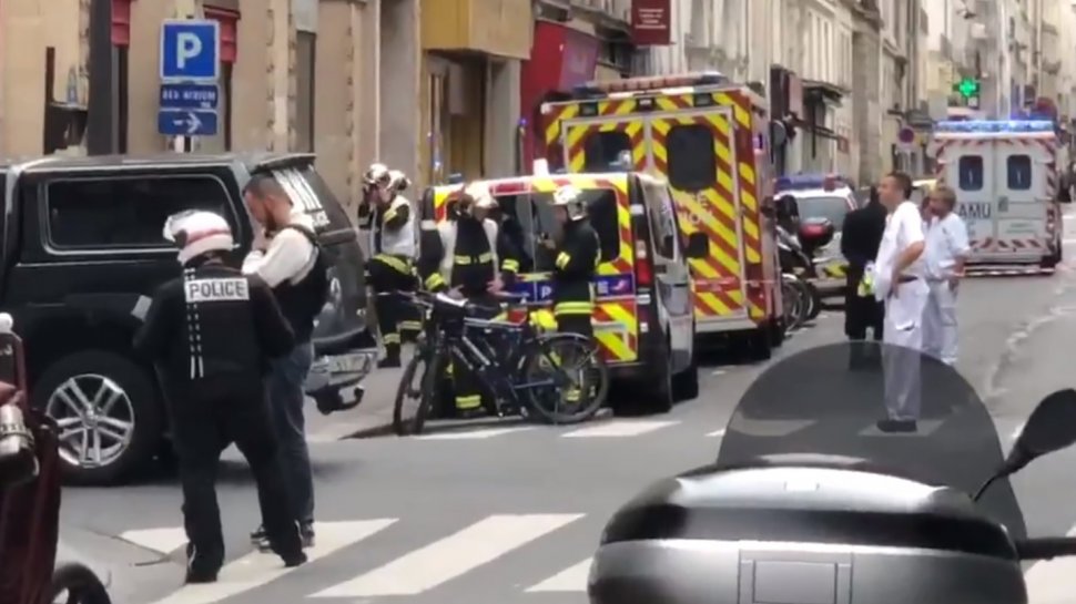Luare de ostatici la Paris! Autorul a fost încătuşat, cu ajutorul unui robot - VIDEO