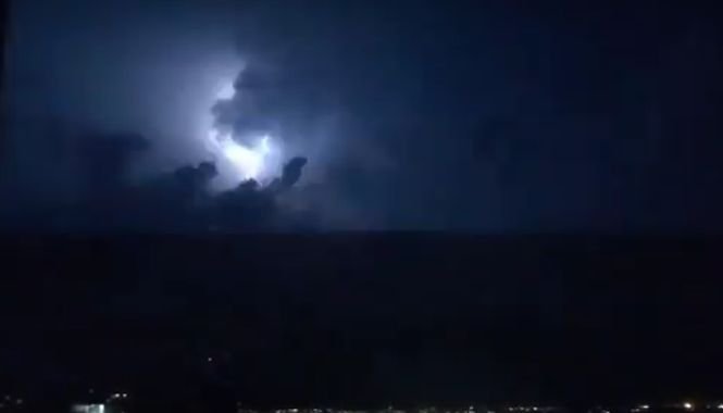 Nori negri de furtună. A fulgerat de sute de ori deasupra Clujului - VIDEO