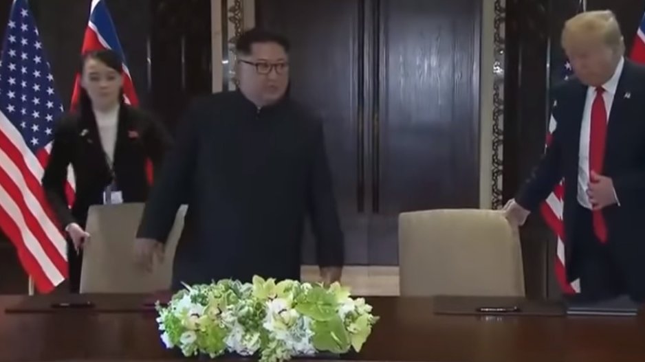 Gestul pe care sora lui Kim Jong-un l-a făcut chiar înainte că el să semneze alături de Trump un tratat - VIDEO