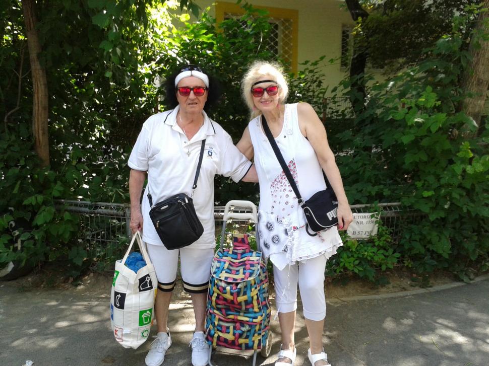  Au apărut ieri printre tarabe, în Piața Obor. Oamenilor nu le-a venit să creadă că sunt ei FOTO 533620