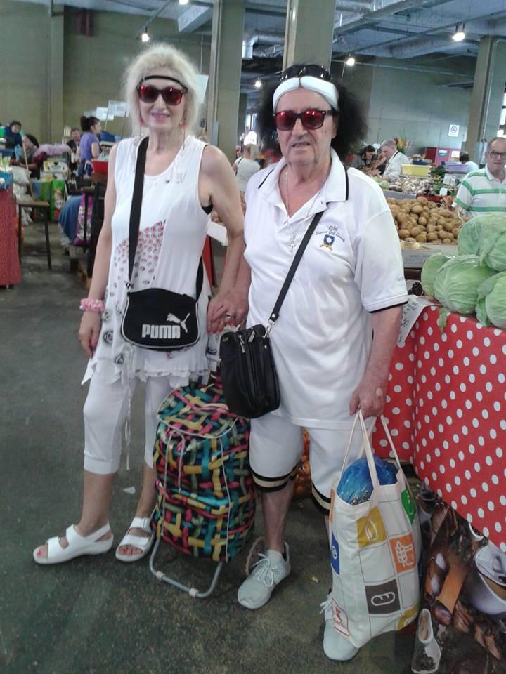  Au apărut ieri printre tarabe, în Piața Obor. Oamenilor nu le-a venit să creadă că sunt ei FOTO 533623