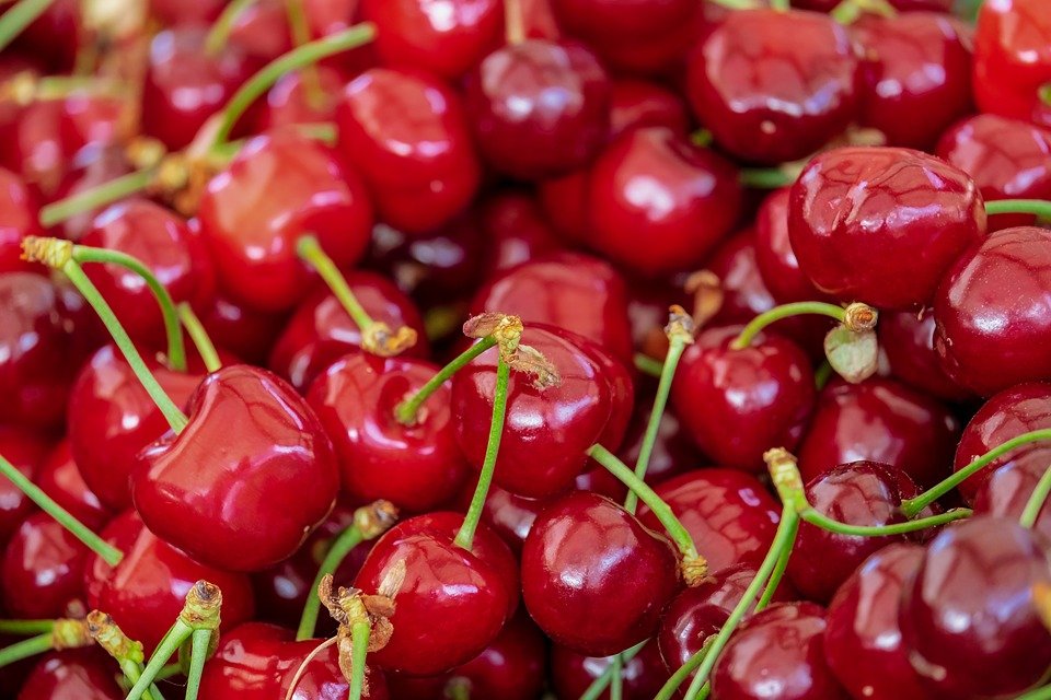 Cireșele sunt printre cele mai populare fructe de vară. Iată ce beneficii îți va aduce consumul acestui fruct iubit de toată lumea