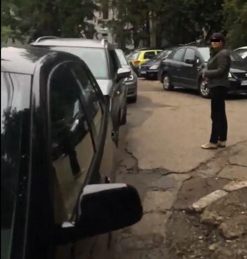 Record național sau mondial? O șoferiță din Iași a reușit să blocheze 75 de mașini - VIDEO