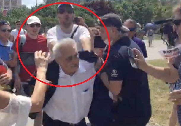 Imagini incredibile lângă Parlament. Deputatul PSD Nicolae Bacalbaşa a fost agresat - VIDEO 