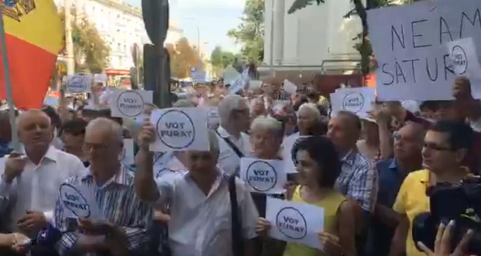 Protest la primăria din Chișinău. Mandatul lui Andrei Năstase în calitate de primar este invalid - VIDEO