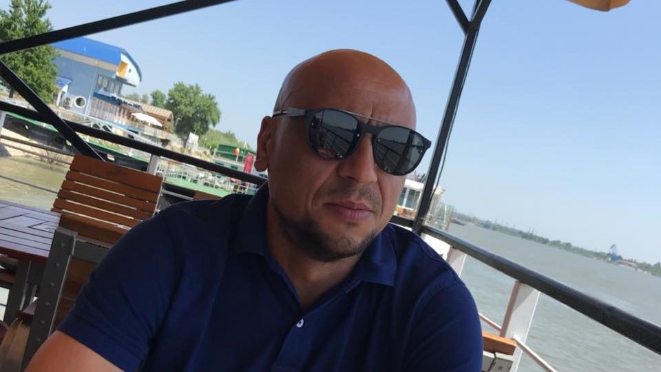 Tragedie în lumea sportului! Un cunoscut fotbalist, găsit mort în apartamentul din Bucureşti