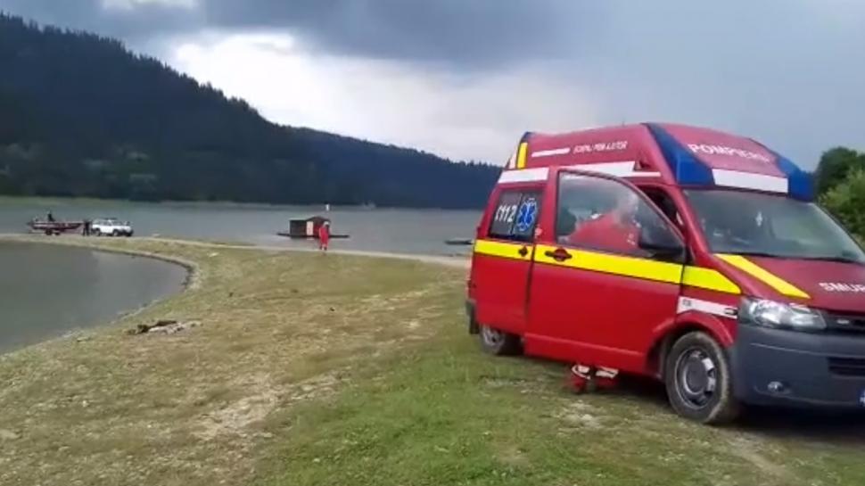 Intervenție de urgență în Neamț! 24 de persoane, pe un vapor de agrement, care pluteşte în derivă pe lac - VIDEO