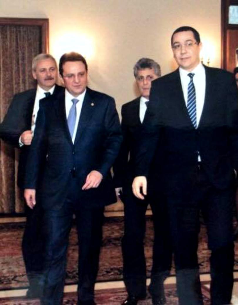Victor Ponta publică o imagine inedită pe Facebook, alături de un avertisment pentru Liviu Dragnea. ”Am mai multe” 535672