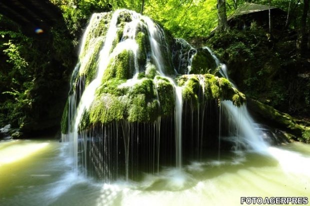 Cea mai frumoasă cascadă din lume se află în România. Este vizitată anual de peste 100.000 de turişti
