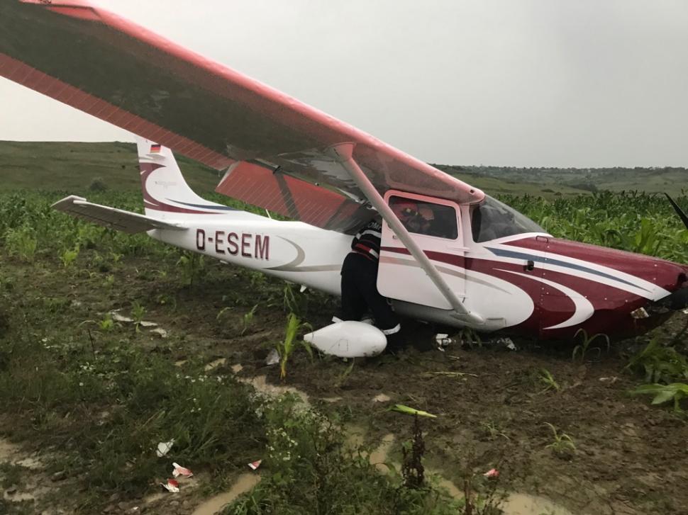 Un avion de mici dimensiuni a aterizat forțat în județul Iași