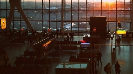 Un bărbat a fost reținut pe Aeroportul din Moscova. A amenințat că va detona o bombă
