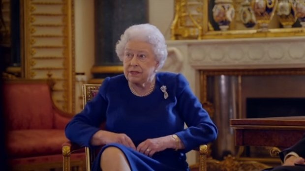 Regina Elisabeta are probleme de sănătate, dar refuză să se opereze