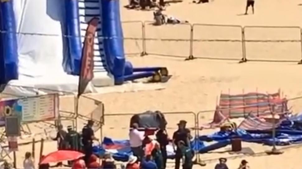 Un copil a murit pe plajă, sub ochii părinților. „A fost aruncată șapte metri în aer”