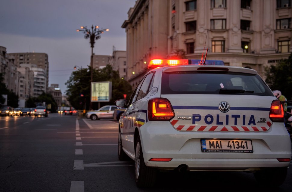 Accident grav în Capitală! O mașină de poliție a fost făcută praf de un alt autoturism