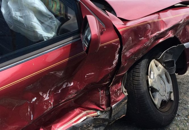 Tragedie la Buzău! Un şofer a murit la scurt timp după ce şi-a salvat familia din accidentul în care a fost implicat