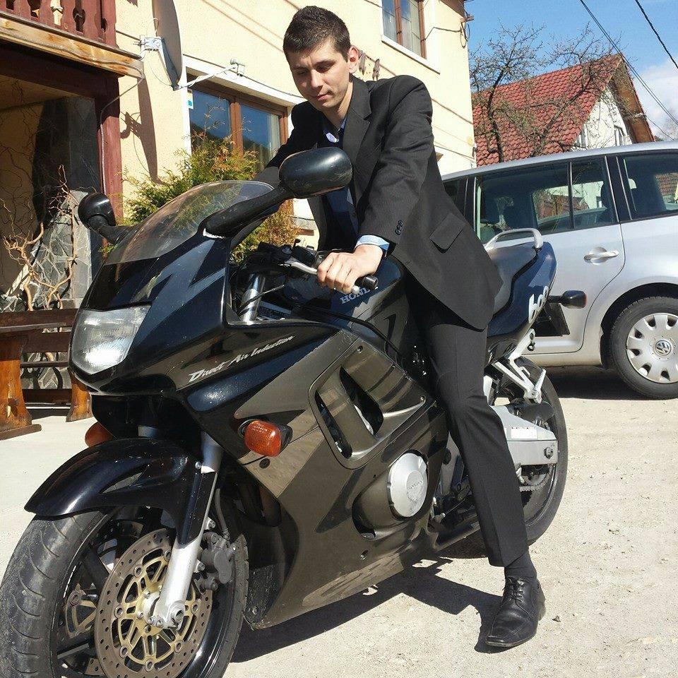 Ultimul mesaj postat de Călin Farcaș, tânărul ucis de birocrație: „Este extrem umilitor prin ce sunt pus să trec” 537681