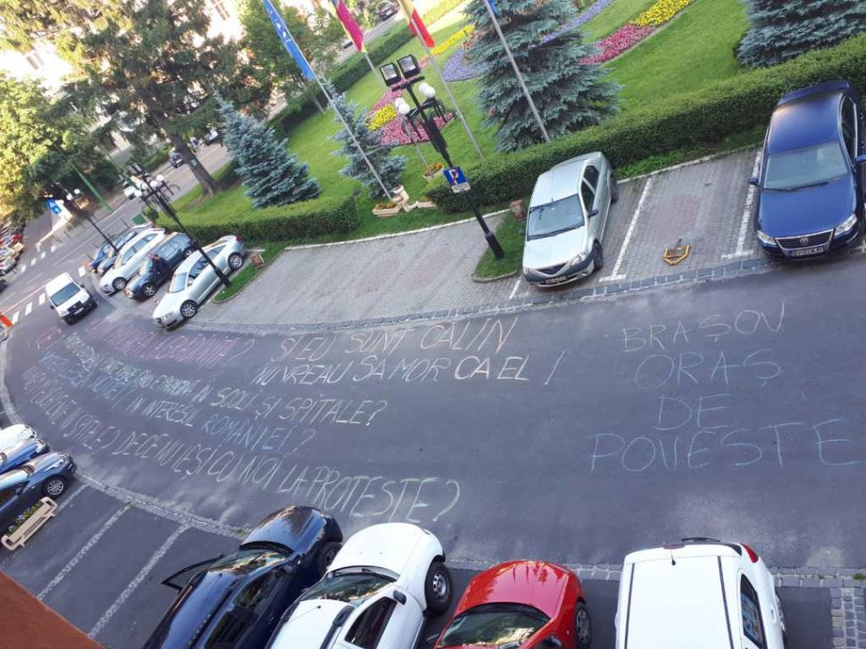 Mesaje emoționante scrise pe asfalt, după moartea românului care aştepta transplantul pulmonar. „Nu vreau să mor ca el!” 