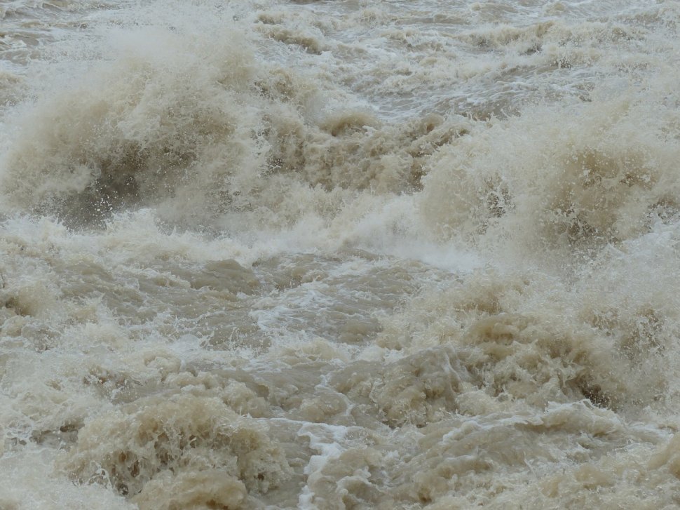Vești proaste pentru români! Cod galben de inundaţii în 30 de judeţe până marți 