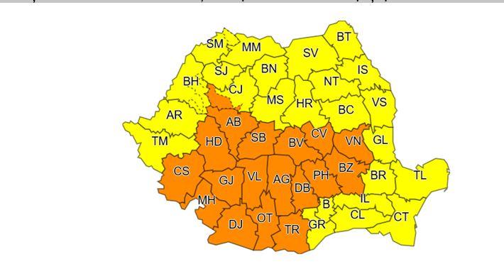 Fenomene meteo extreme în România. Cod portocaliu și galben de ploi abundente și vijelii în mai multe zone din țară 538626