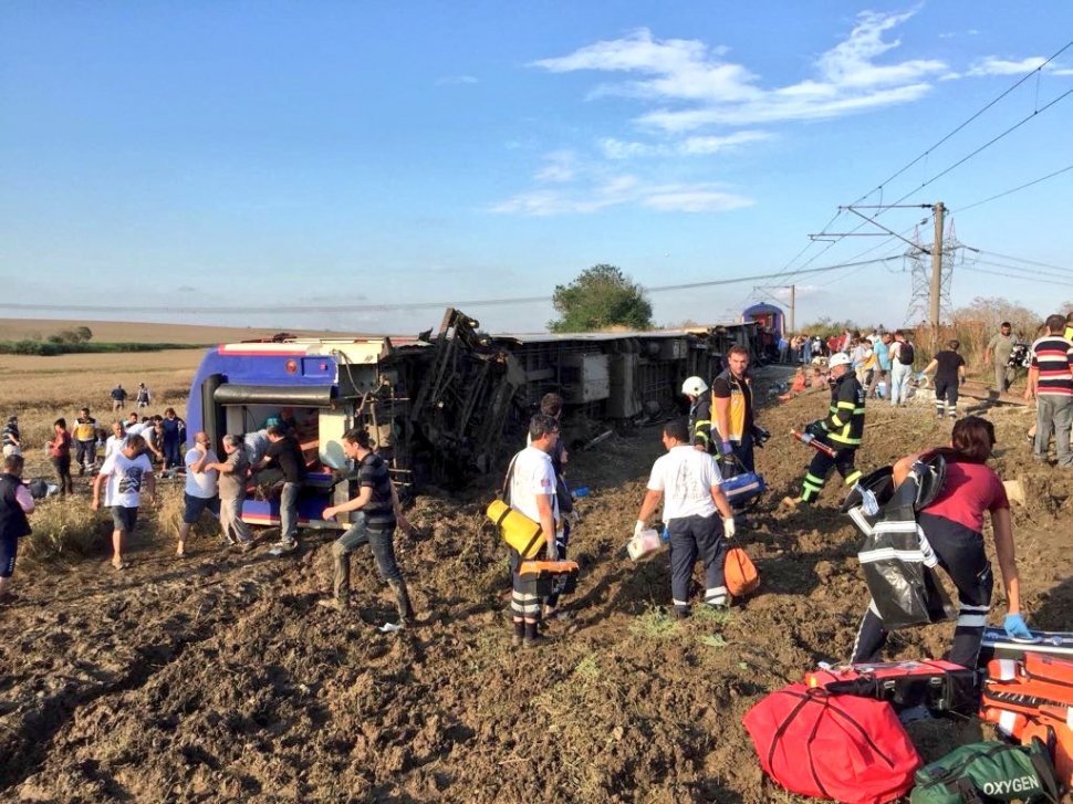 Tren deraiat în Turcia: Zece morți și 73 de răniți