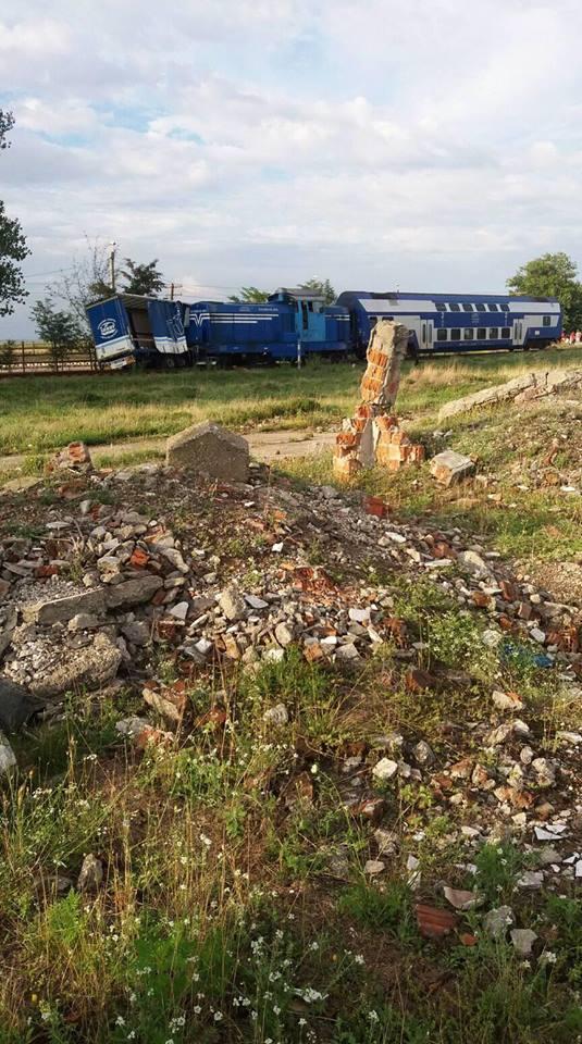 Accidet feroviar grav între un tren și un TIR, în Dolj - FOTO 539215
