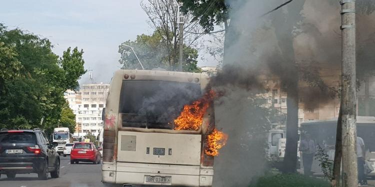 Un autobuz a luat foc în Brăila. Ce s-a întâmplat cu călătorii 