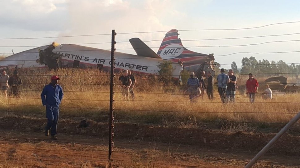 Accident aviatic! Zeci de persoane au fost rănite, după ce o aeronavă s-a prăbuşit - FOTO