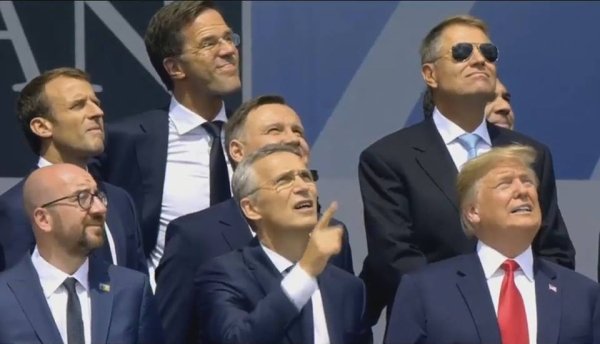 Imagine virală cu președintele Klaus Iohannis la Bruxelles. Radu Tudor: Așa este civilizat