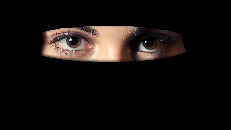 Zece lucruri banale nouă, dar care sunt interzise cu desăvârșire în luma arabă