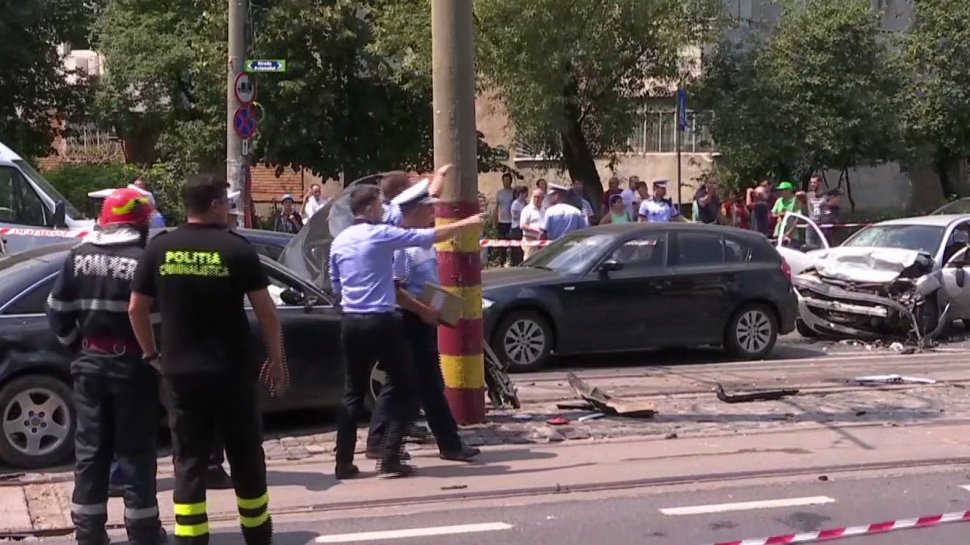 Cine este bărbatul care a provocat un accident în Capitală în timp ce fugea de Poliţie
