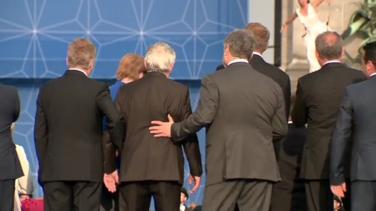 De ce se împleticea șeful Comisiei Europene, Jean-Claude Juncker, la summitul NATO. VIDEO
