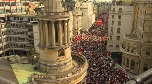Proteste puternice la Londra în timpul vizitei lui Donald Trump. LIVE VIDEO