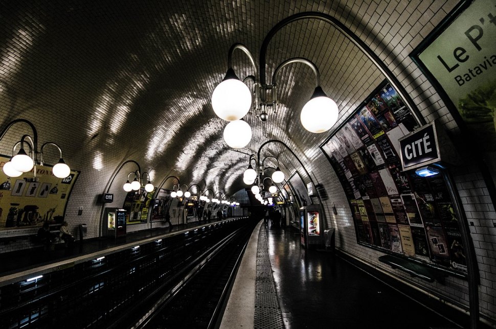După 118 ani, Parisul spune în sfârșit „au revoir” biletelor clasice de metrou 