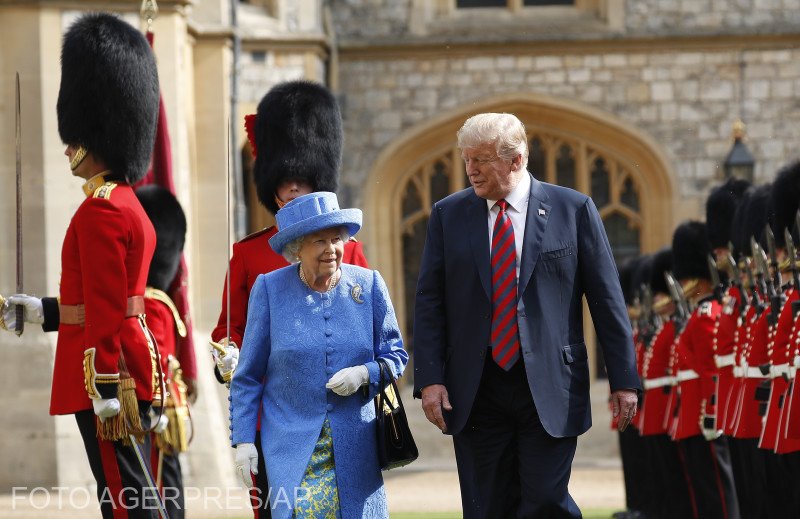 Trump încalcă protocolul regal şi dezvăluie ce i-a spus regina Angliei în privat
