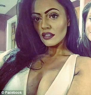 Un ministru i-a trimis mesaje erotice unei barmanițe. După trei săptămâni, a avut parte de surpriza vieții. Cine era fata 540178