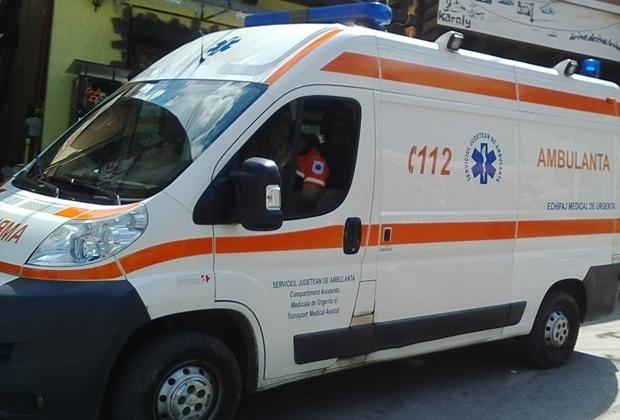 Un microbuz cu călători a intrat într-un stâlp pe Şoseaua Antiaeriană din Bucureşti. Sunt mai multe victime 540599