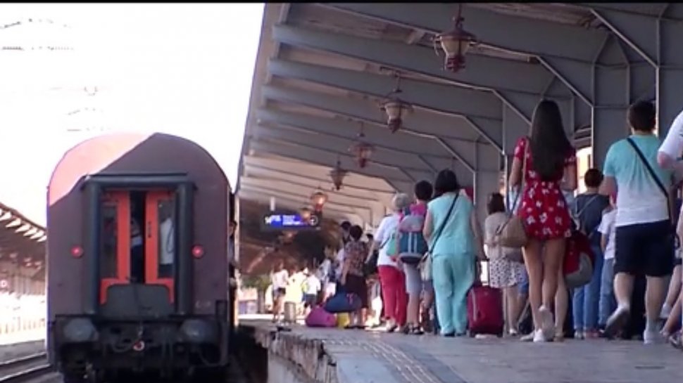 Călătoria cu trenurile CFR, un coşmar. Diferenţa dintre trenurile de stat şi cele private - VIDEO
