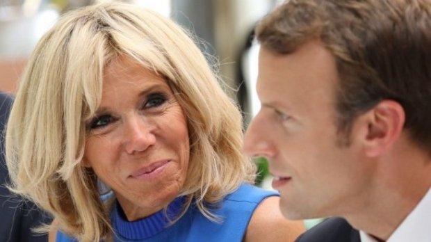 Cum a reacționat Brigitte Macron când a văzut desele îmbrățișări dintre soțul ei și președinta Croației