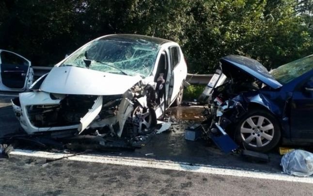 Accident cu șapte victime în Hunedoara. Circulația rutieră a fost oprită