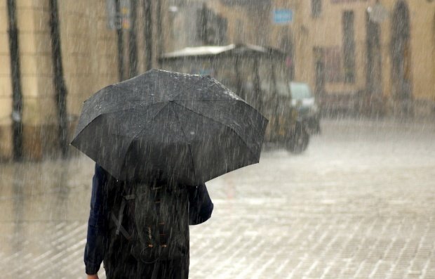 Atenționare meteo! Cod portocaliu de ploi torenţiale şi vijelii în Bucureşti