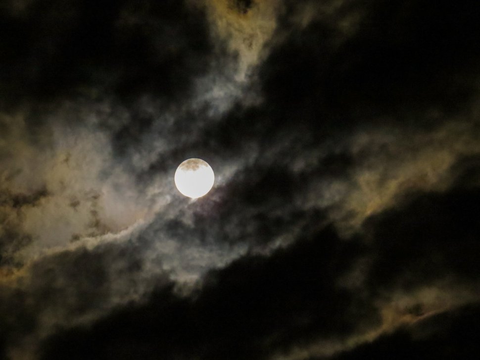 Eclipsă de Lună. Mai sunt doar câteva ore până la cel mai important eveniment astral din această vară