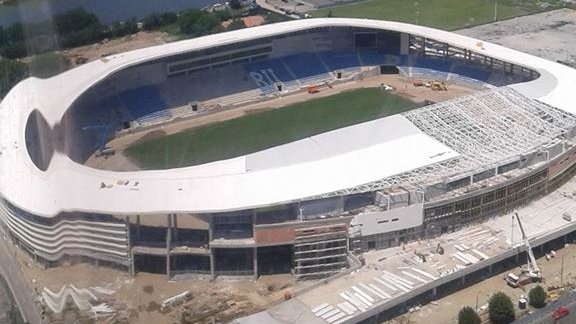 Acoperișul noului stadion de 20 de milioane de euro din România s-a crăpat înainte de inaugurare