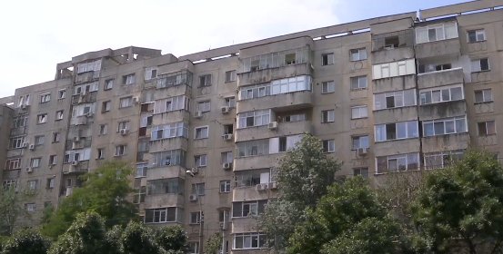 Scene cutremurătoare în Capitală: O femeie a căzut de la etaj 