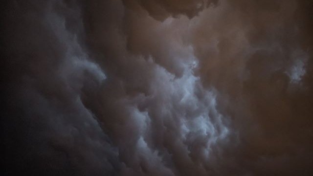 Apariție infricoșătoare pe cer, la Iași, în timpul furtunii - FOTO