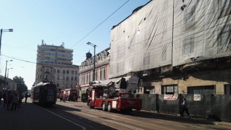 Incendiu puternic în Iași! Flăcările au cuprins Palatul Braunstein